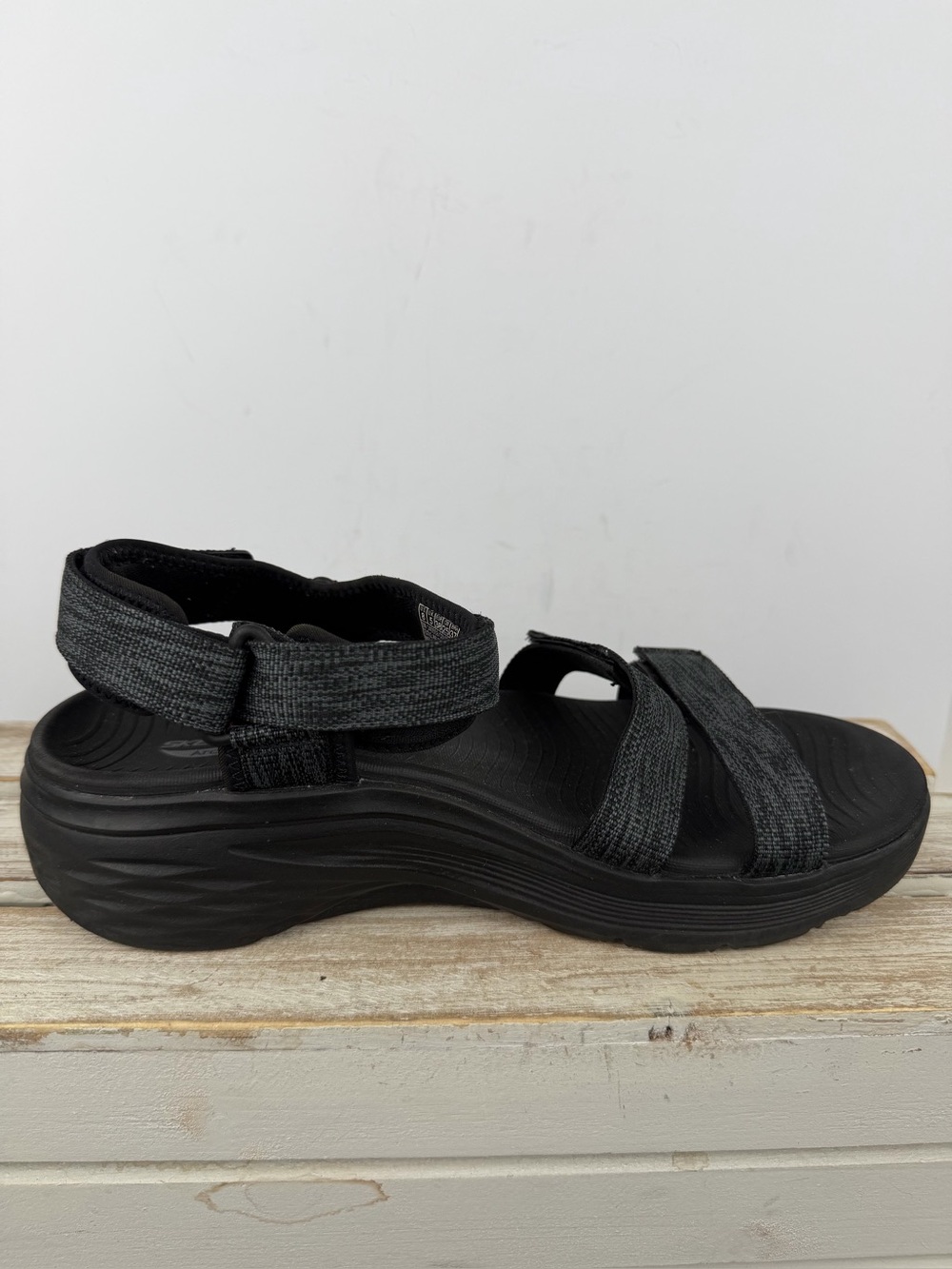 Skechers GO WALK Arch Fit sandal black adjustable hook-and-loop straps size 8 - Picture 5 of 13